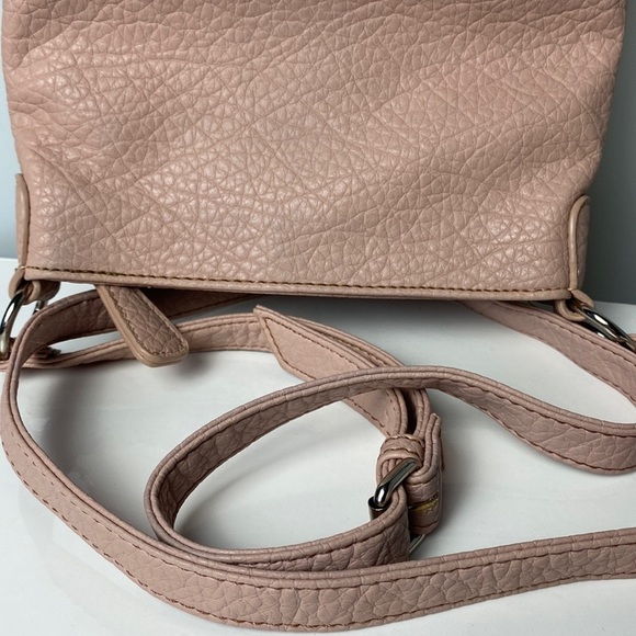 Preloved Nine West Textured Crossbody Adjustable Strap Bag Colour Shade of Peach - Picture 16 of 17